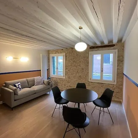 Cozy Near Biennale * Venedig